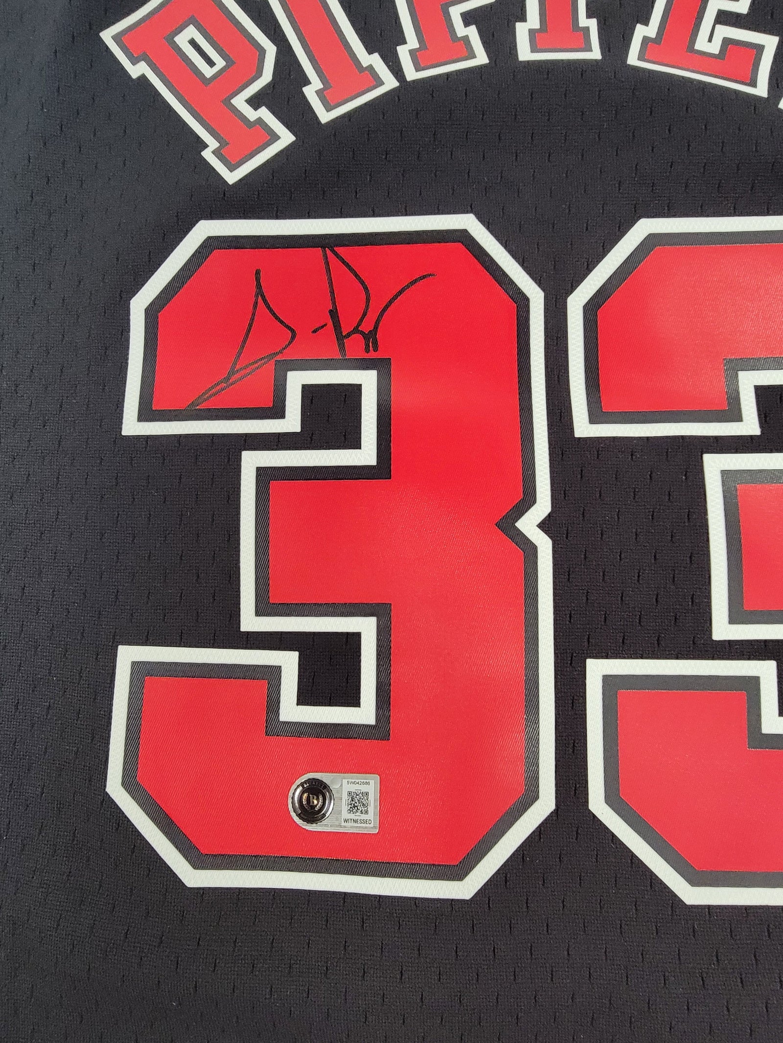 Scottie Pippen Signed Chicago Bulls Black 1997-98 Mitchell & Ness Swingman Jersey – Beckett-Powers Sports Memorabilia