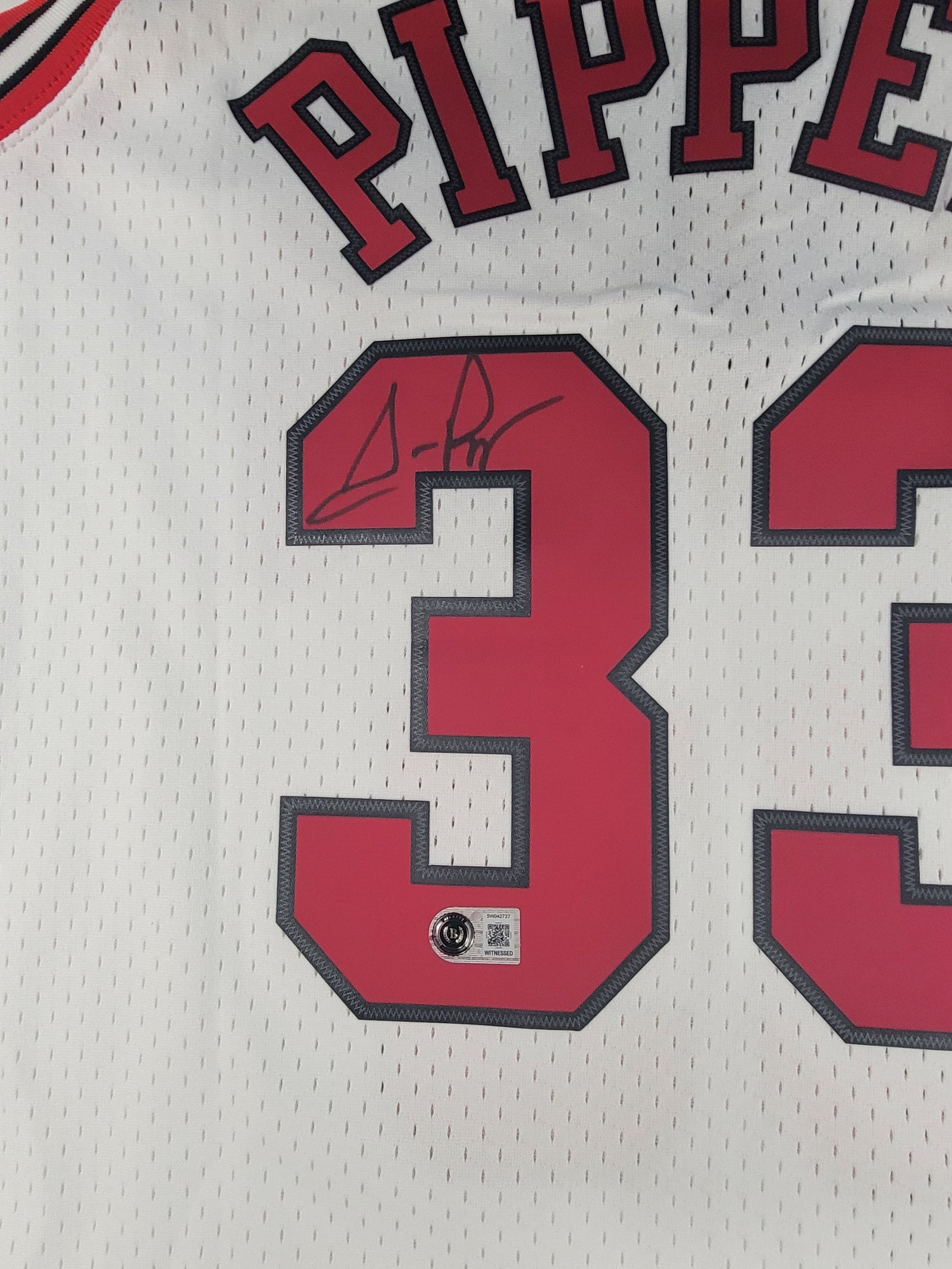 Scottie Pippen Signed Chicago Bulls 1997-98 Mitchell & Ness White Jersey – Beckett