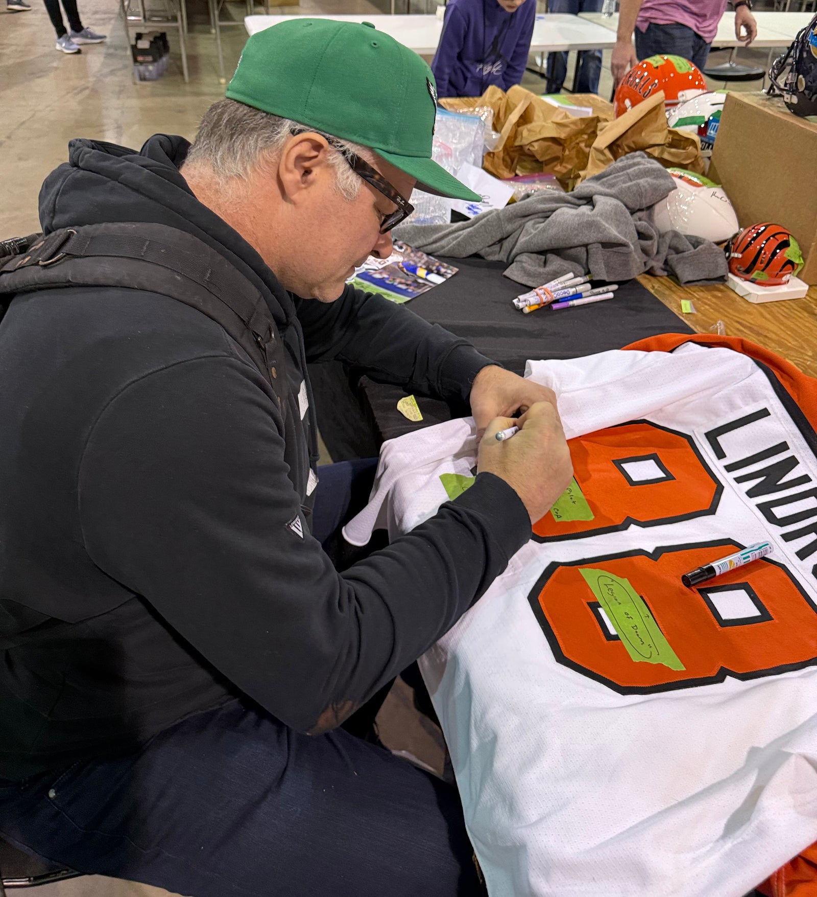 Eric Lindros Autograph Signing-Powers Sports Memorabilia