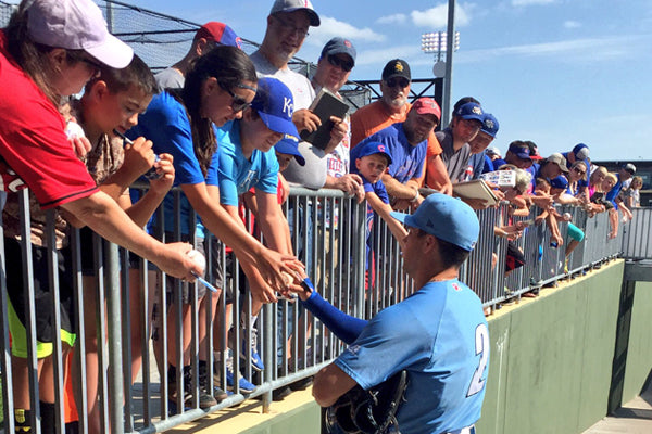 The Powers Sports Memorabilia Show - What is an IP Autograph, Ken Griffey Jr Autograph Signing, and Patrick Mahomes Blowing Up!