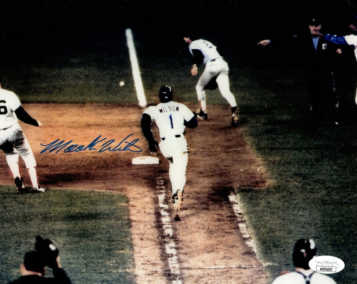 Mookie Wilson Autograph Signing