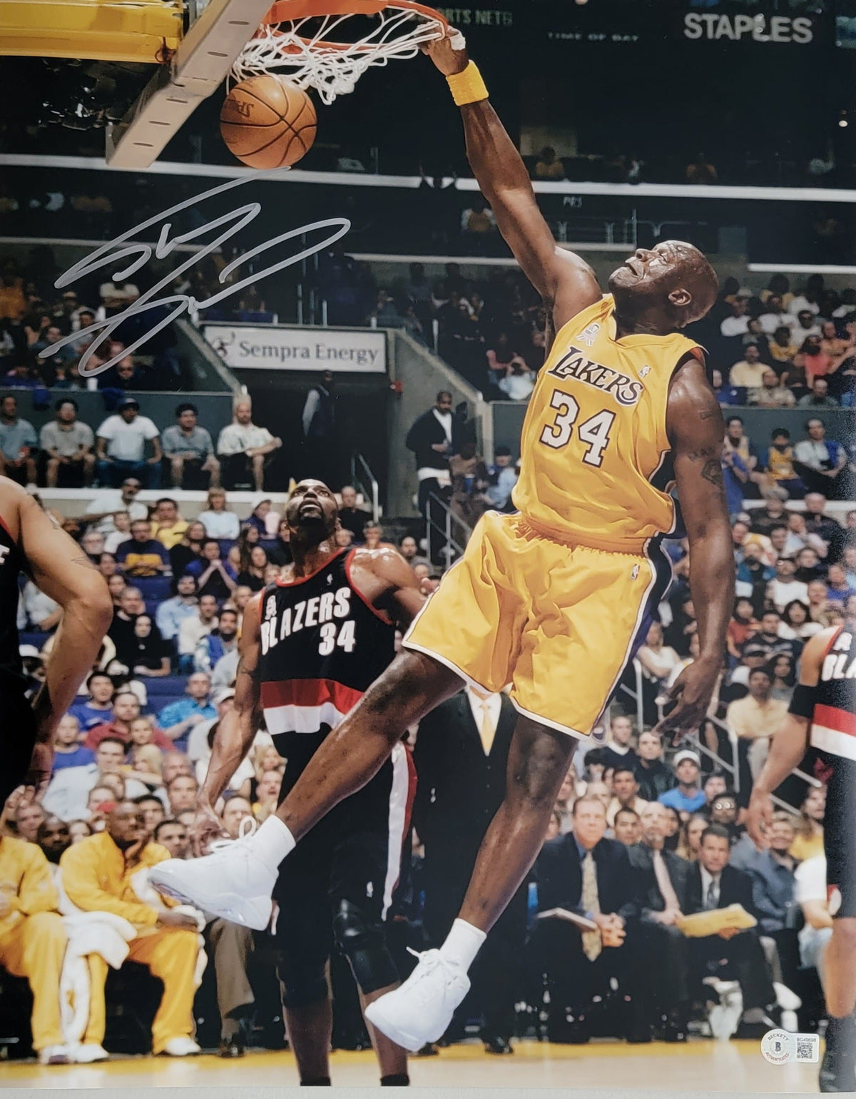 Shaquille O'Neal Signed Los Angeles Lakers Dunk 16x20 Photo - Beckett-Powers Sports Memorabilia