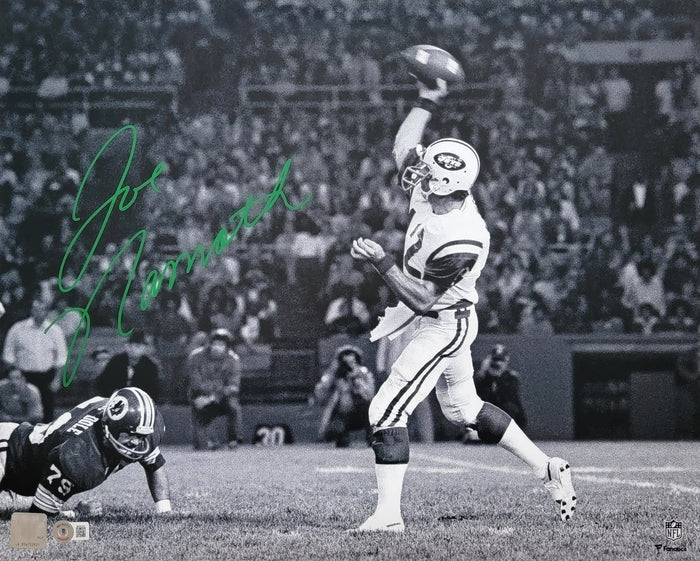 Joe Namath Signed New York Jets 16x20 Photo - Beckett-Powers Sports Memorabilia