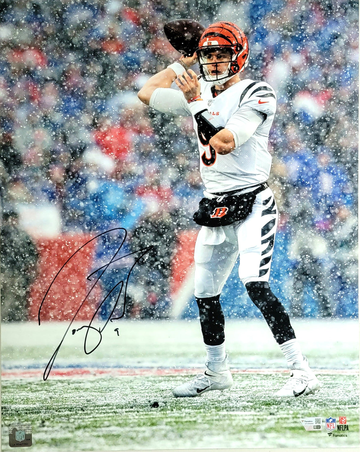 Joe Burrow Signed Cincinnati Bengals Snow 16X20 Photo - Beckett-Powers Sports Memorabilia