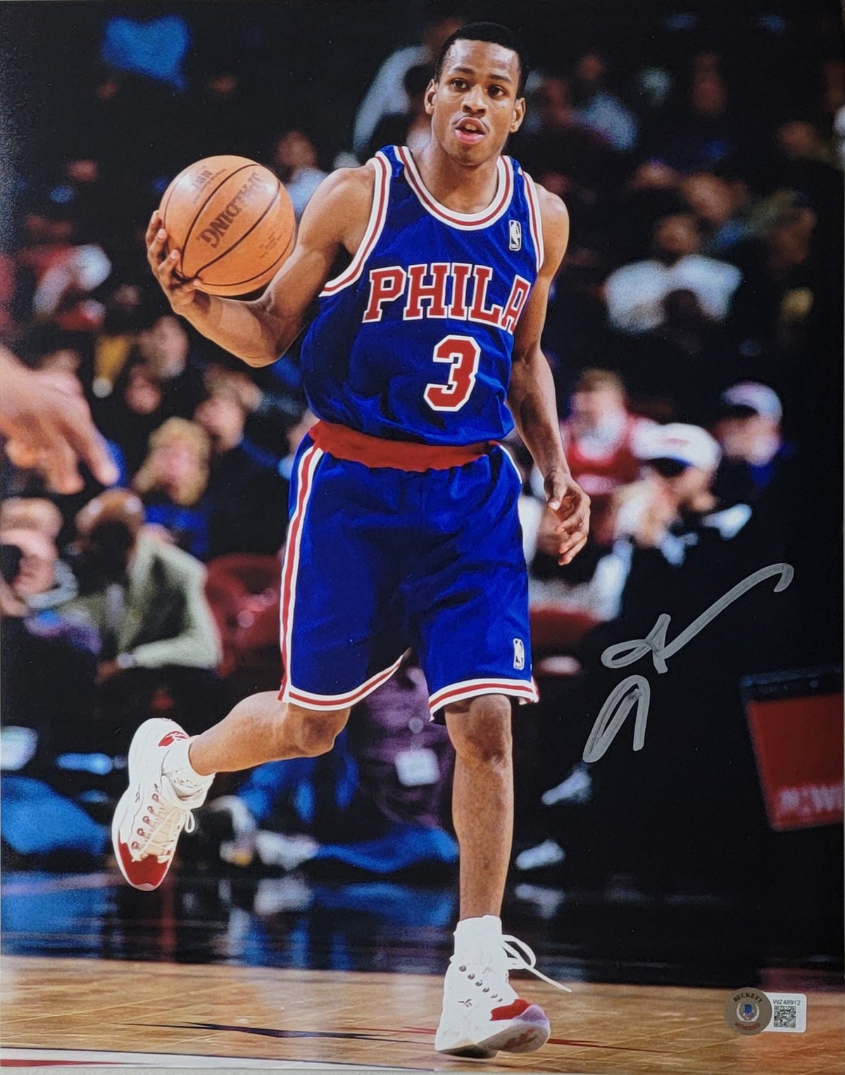 Allen Iverson Signed Philadelphia 76ers 11x14 Photo - Beckett-Powers Sports Memorabilia