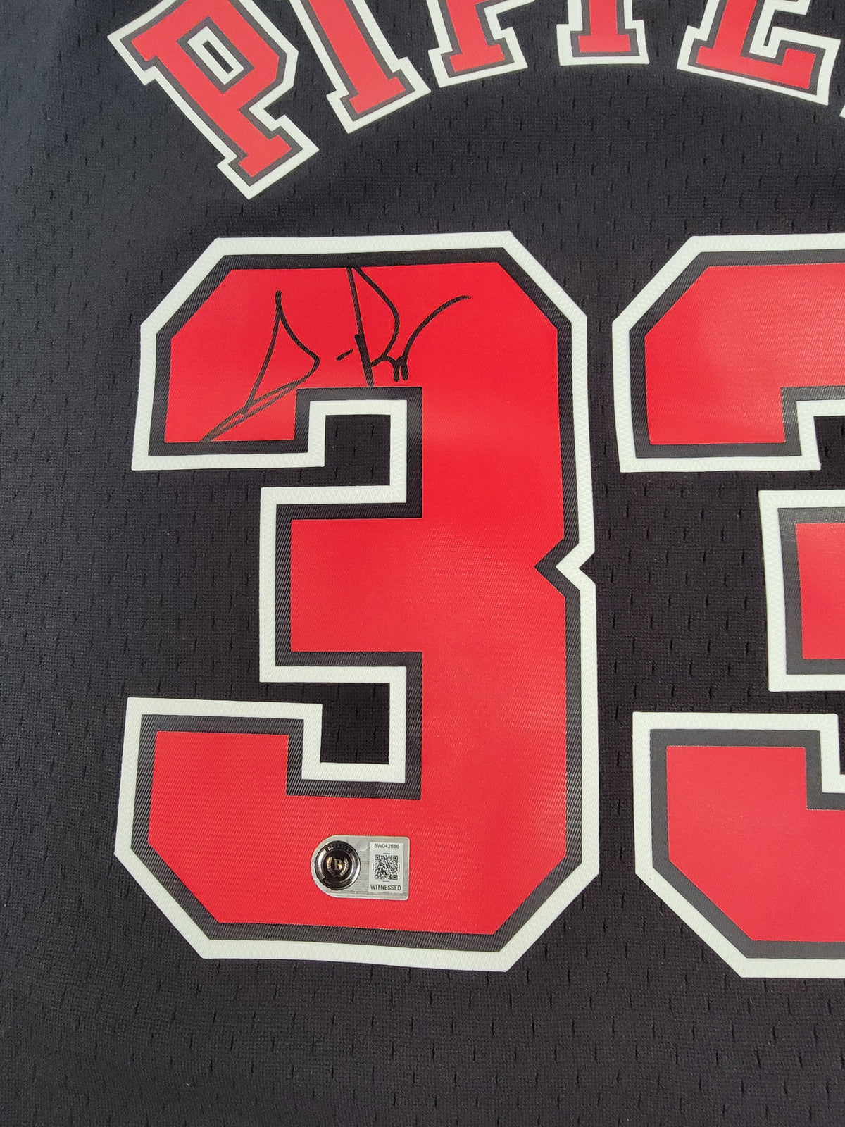 Scottie Pippen Signed Chicago Bulls Black 1997-98 Mitchell & Ness Swingman Jersey – Beckett-Powers Sports Memorabilia