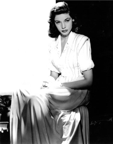 Lauren Bacall unsigned Vintage B&W 8 x 10 Photograph-Powers Sports Memorabilia