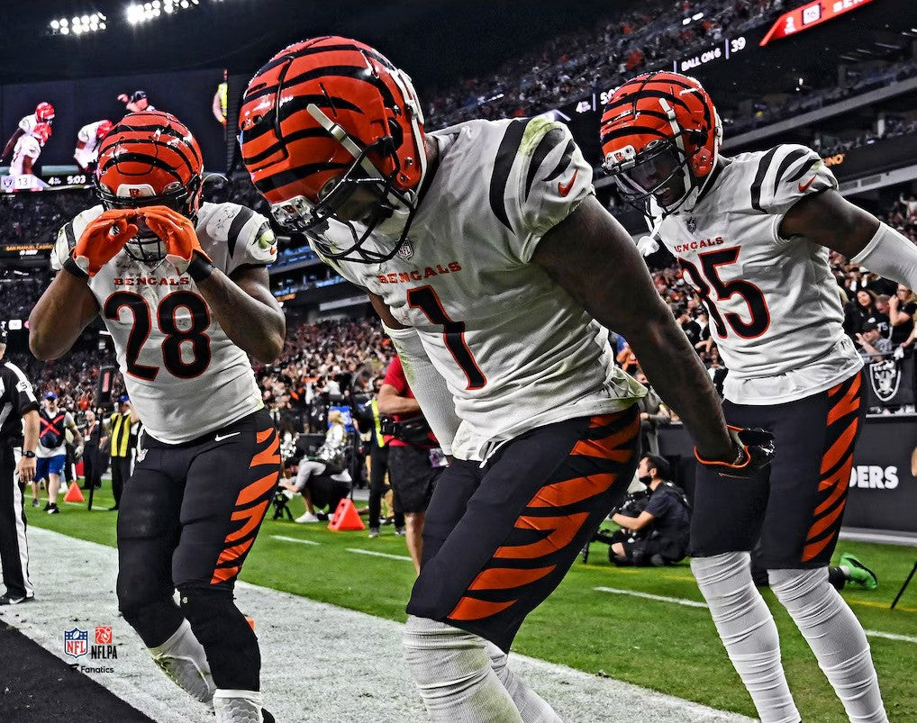 Ja'Marr Chase Autograph Signing-Powers Sports Memorabilia