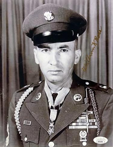 Wilburn Ross Autographed WWII Vintage B&W 8x10 Photo- JSA #AC92738- Medal of Honor-Powers Sports Memorabilia