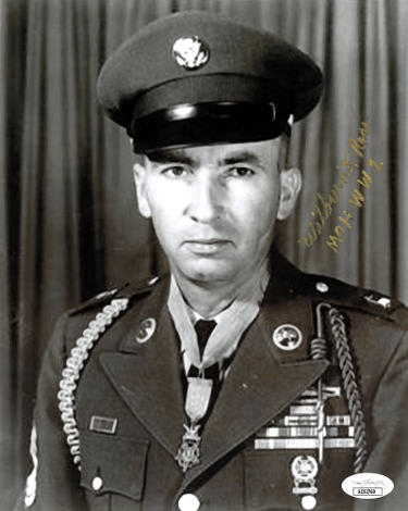 Wilburn Ross Autographed WWII Vintage B&W 8x10 Photo- JSA #AC92769- Medal of Honor-Powers Sports Memorabilia