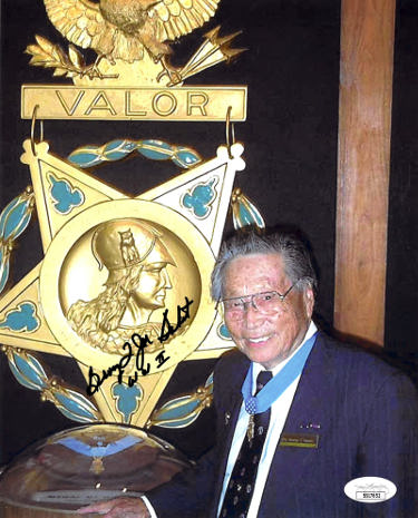 George Taro "Joe" Sakato Autographed WWII Vintage 8x10 Photo- JSA #SS17652- Medal of Honor-Powers Sports Memorabilia