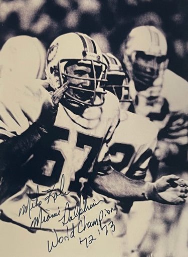 Michael Kolen Autographed Miami Dolphins Vintage B&W 5x7 Photo with World Champions ?ÇÖ72 ?ÇÖ73 (Captain Crunch)-Powers Sports Memorabilia