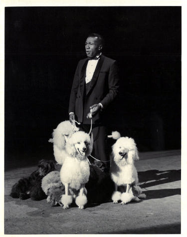 1985 CBS Ringling Bros. and Barnum & Bailey Circus Vintage B&W Promo 7.25x9.25 Photo w/ Host Ben Vereen-Powers Sports Memorabilia