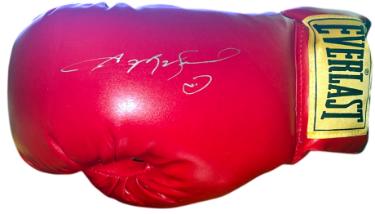 Sugar Ray Leonard Autographed Everlast Right Red 14 oz Boxing Glove- Beckett Review/Prince Of Cards/Darren Prince (Yellow Label)-Powers Sports Memorabilia