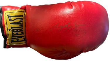 Sugar Ray Leonard Autographed Everlast Left Red 14 oz Boxing Glove- Beckett Review (Yellow Label)-Powers Sports Memorabilia