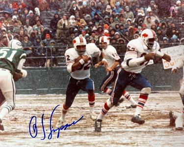 OJ/O.J. Simpson Autographed Buffalo Bills Vintage 8x10 Photo- NFL Alumni, Inc. LOA (HOF/Heisman)-Powers Sports Memorabilia