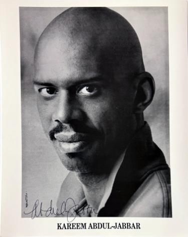 Kareem Abdul-Jabbar Autographed B&W 8x10 Photo- COA (HOF/Lakers/UCLA)-Powers Sports Memorabilia