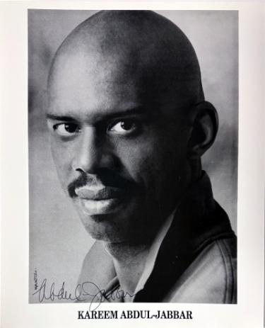Kareem Abdul-Jabbar Autographed B&W 8x10 Photo- COA (HOF/Lakers/UCLA) - CTBL_043839-Powers Sports Memorabilia