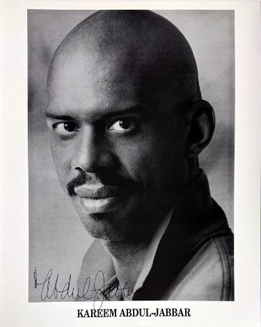 Kareem Abdul-Jabbar Autographed B&W 8x10 Photo- COA (HOF/Lakers/UCLA) - CTBL_044090-Powers Sports Memorabilia