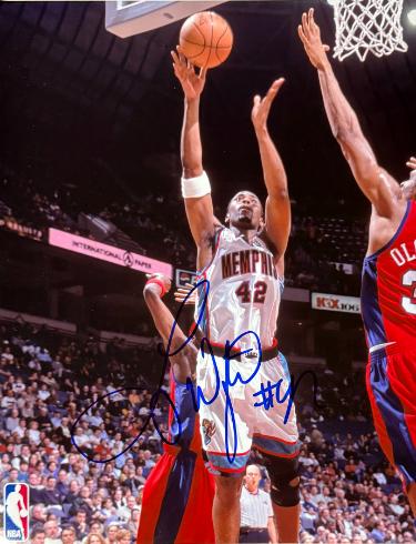 Lorenzen Wright has hand Autographed this Memphis Tigers 8x10 Photo- COA/LA Clippers-Powers Sports Memorabilia