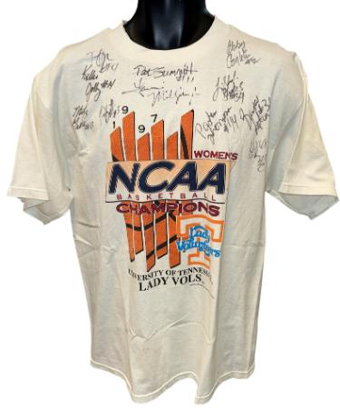 Tennessee Lady Vols 1996-97 National Champ Team Autographed T-Shirt ?Çô 11 Sigs ?Çô Beckett Pat Summitt/Butts/Jolly/Greene/Elzy-Powers Sports Memorabilia