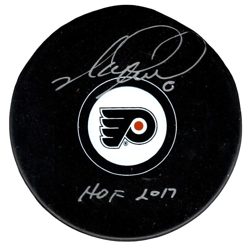 Mark Recchi Signed Philadelphia Flyers Puck w/ HOF 2017 JSA COA-Powers Sports Memorabilia