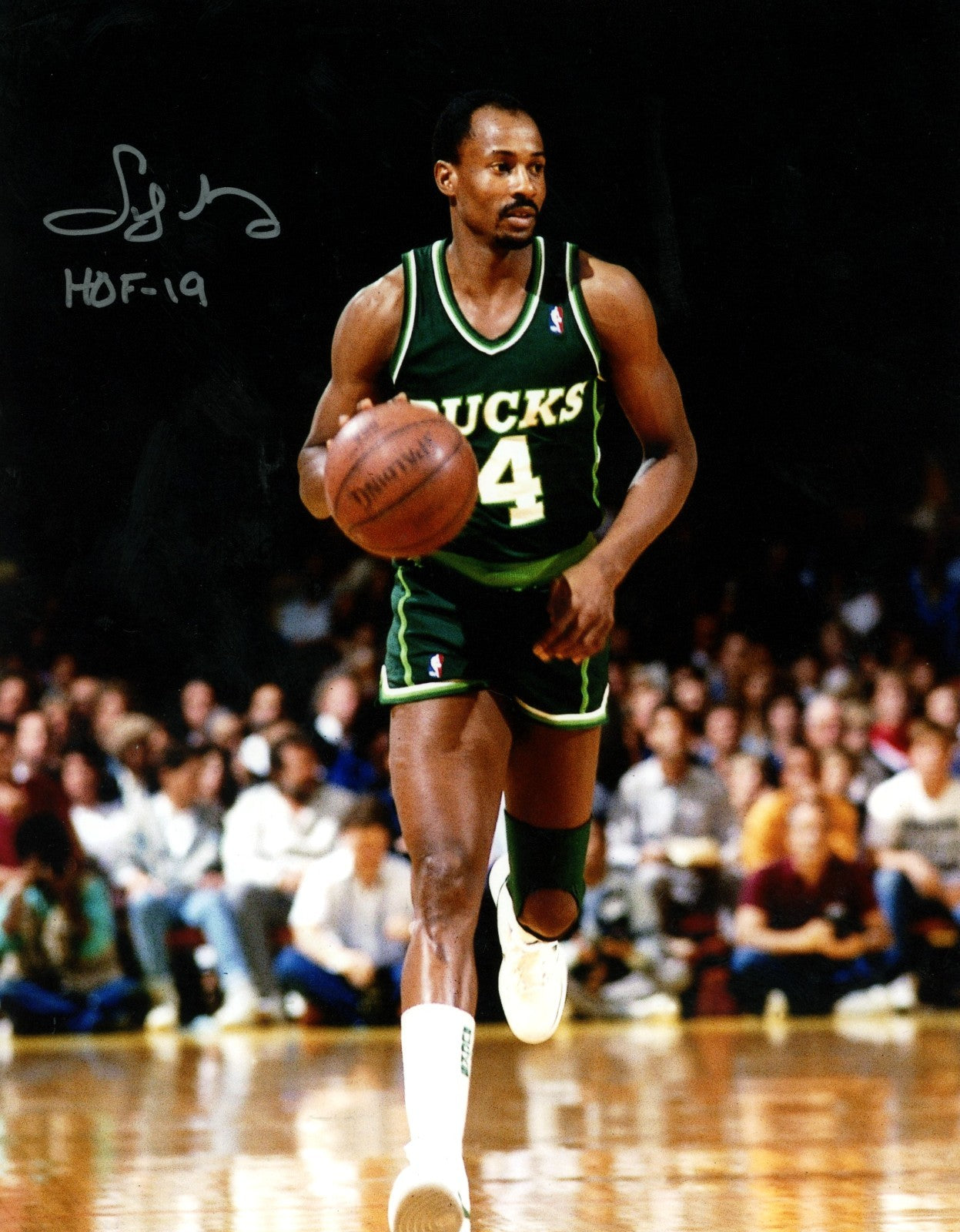 Sidney Moncrief Signed Milwaukee Bucks 8x10 Photo w/ HOF 19 LSCM Authenticated-Powers Sports Memorabilia