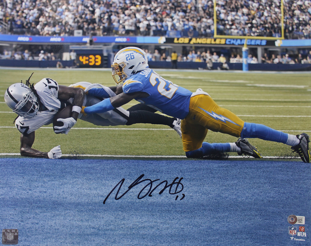Davante Adams Signed Las Vegas Raiders 16x20 Photo – Beckett Authenticated