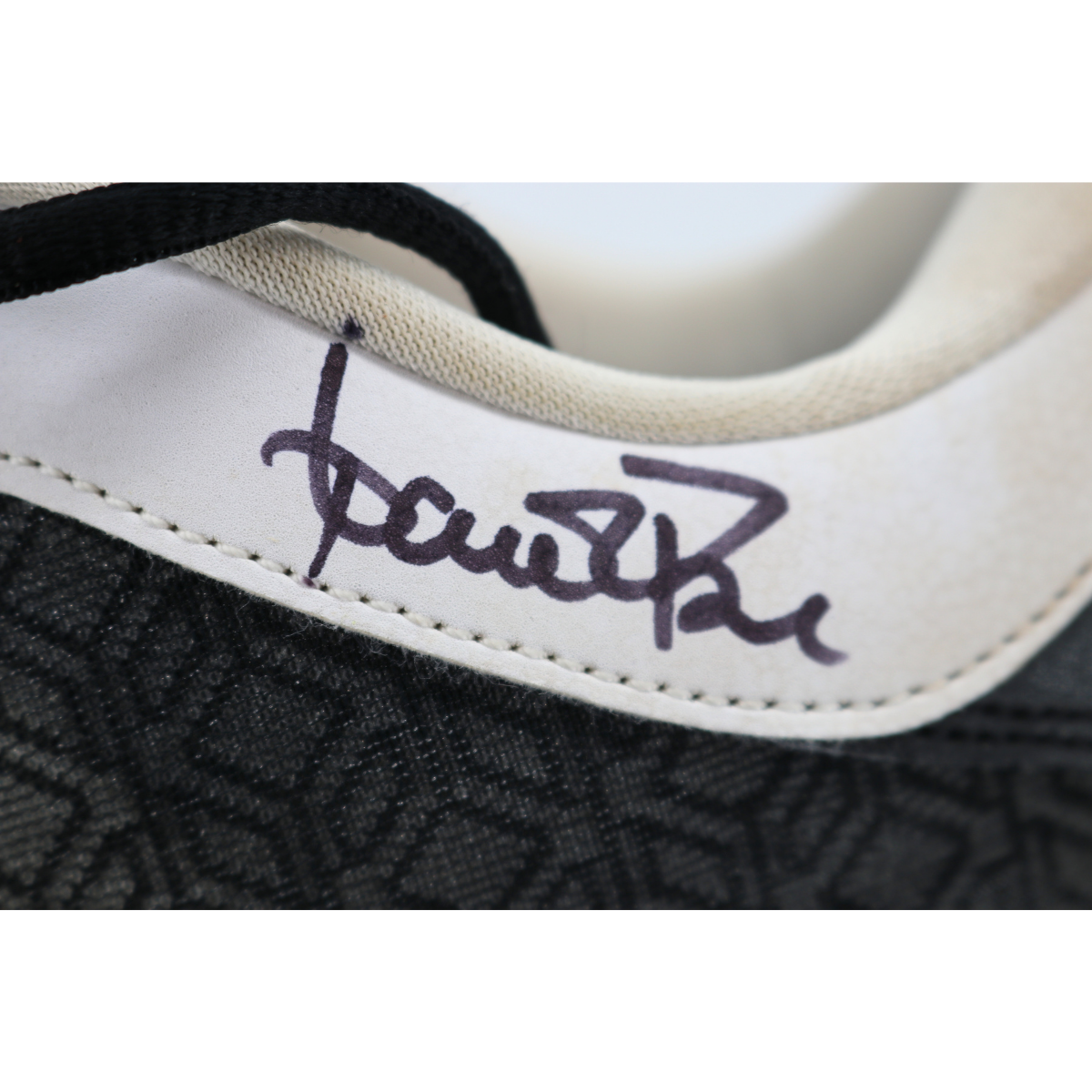 Aaron Boone Yankees Signed 2025 Game Used Nike Giannis Air Shoes-2-Powers Sports Memorabilia