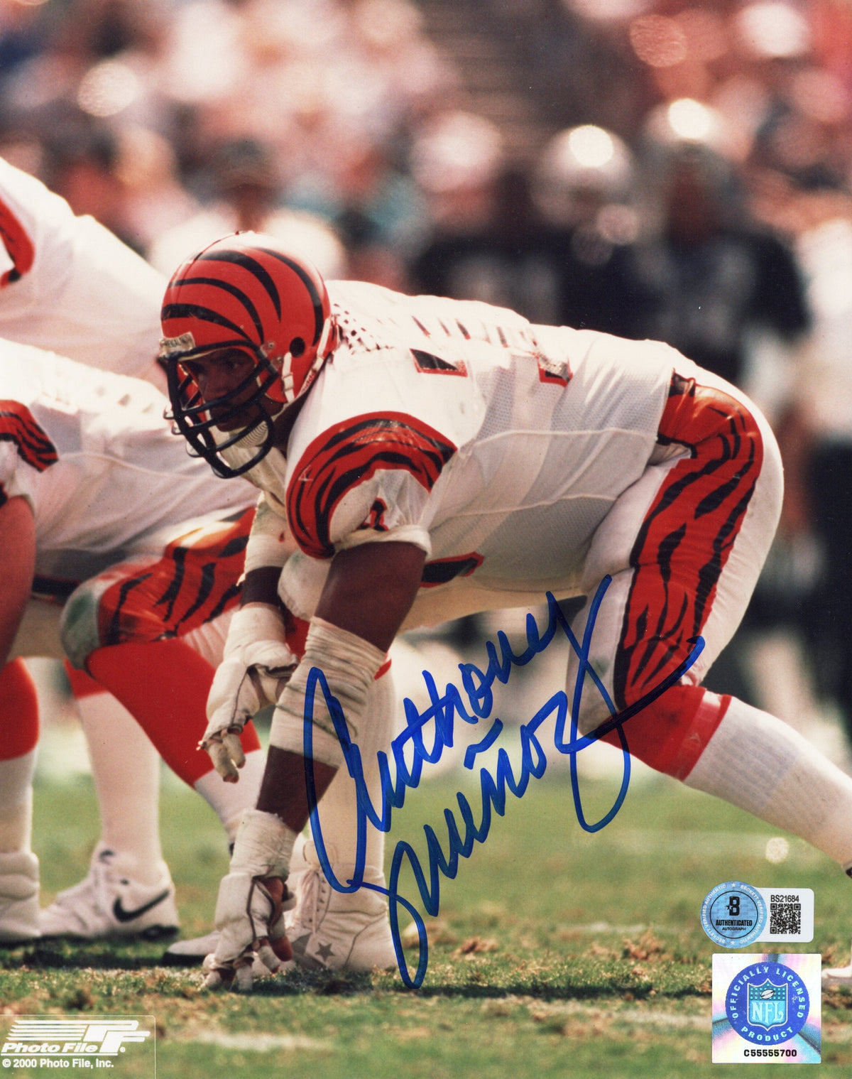 Anthony Munoz Signed Cincinnati Bengals 8X10 Photo Beckett Authenticated-Powers Sports Memorabilia