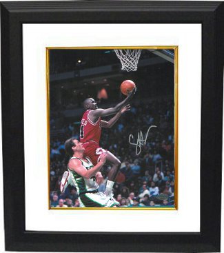 Craig Hodges Autographed Chicago Bulls 8 x 10 Photograph Custom Framing vs Milwaukee Bucks (3X 3 Point Shooting Contest Winner)-Powers Sports Memorabilia