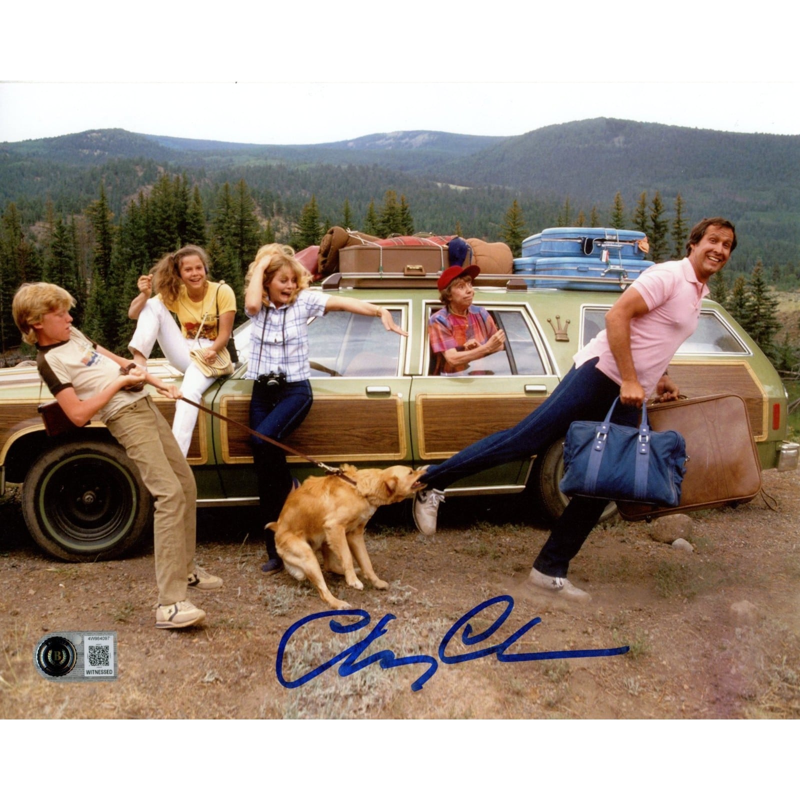 Chevy Chase Signed Vacation 8x10 Photo Beckett WIT-Powers Sports Memorabilia