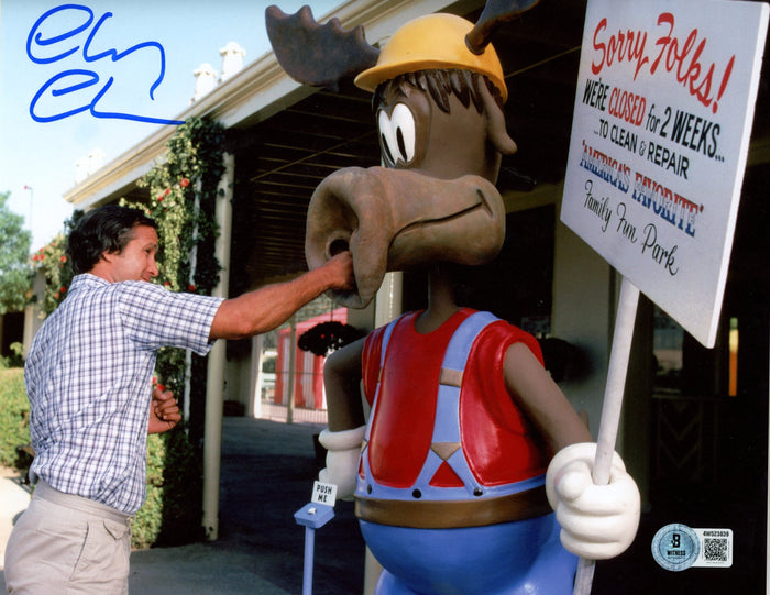 Chevy Chase Signed Vacation 8x10 Photo – Beckett Authenticated-Powers Sports Memorabilia