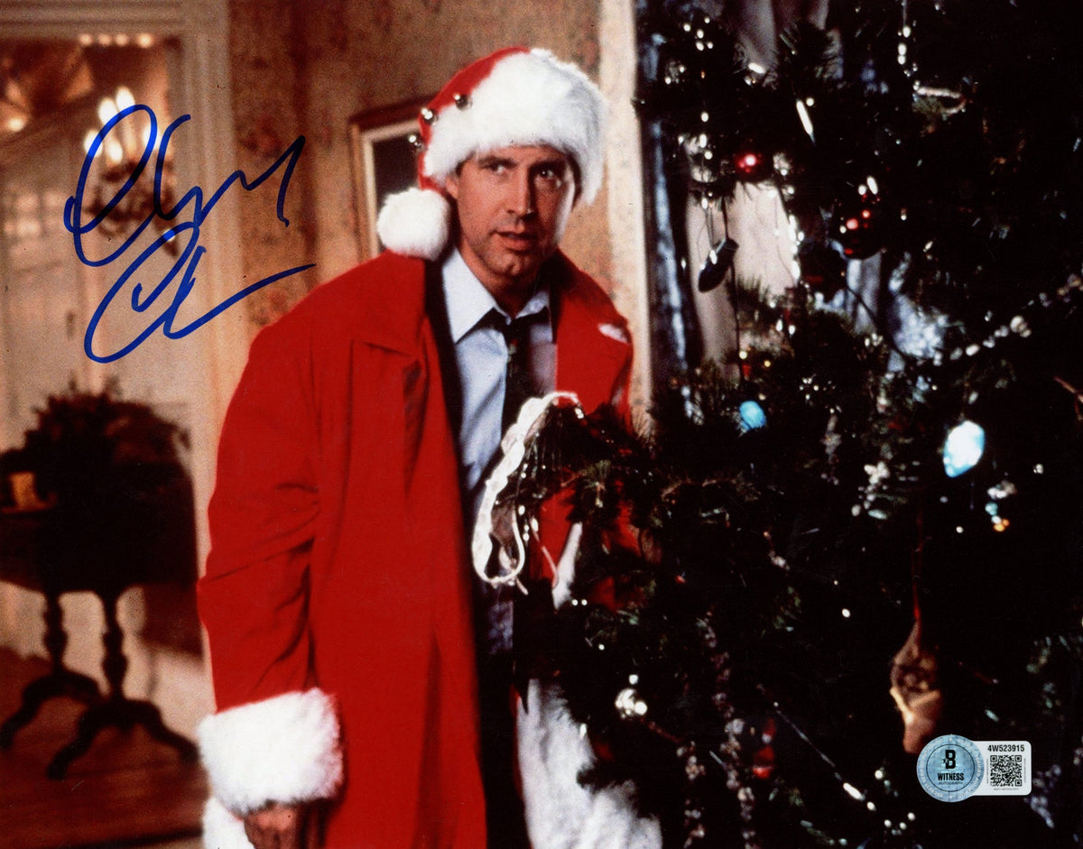 Chevy Chase Hand-Signed Christmas Vacation 8x10 Photo – Beckett Authenticated-Powers Sports Memorabilia