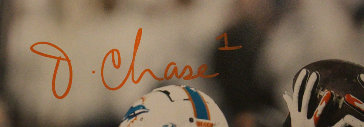 Ja'Marr Chase Cincinnati Bengals Signed 16x20 Photo - Beckett Beckett-Powers Sports Memorabilia