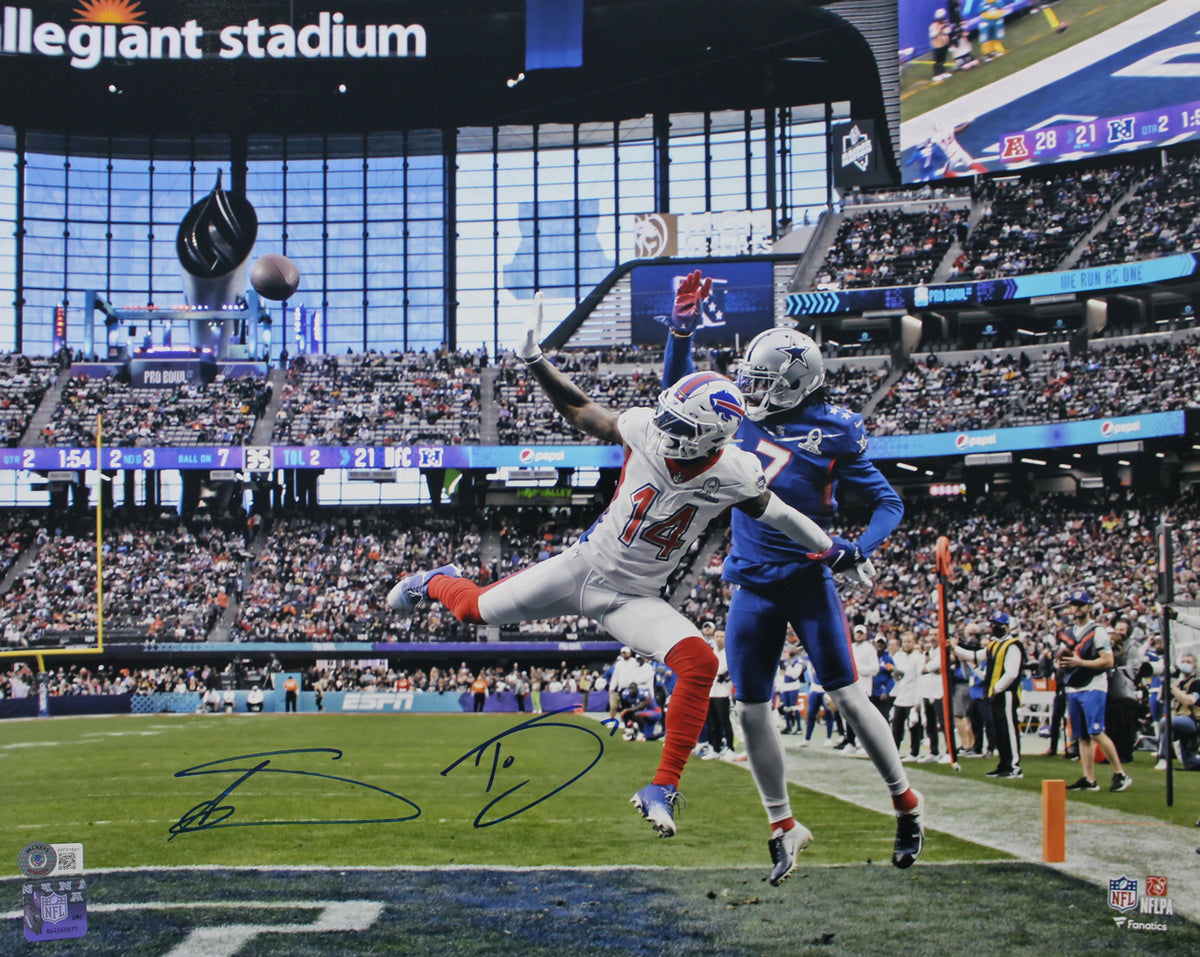 Stefon Diggs & Trevon Diggs Signed 16x20 Photo – Beckett Authenticated