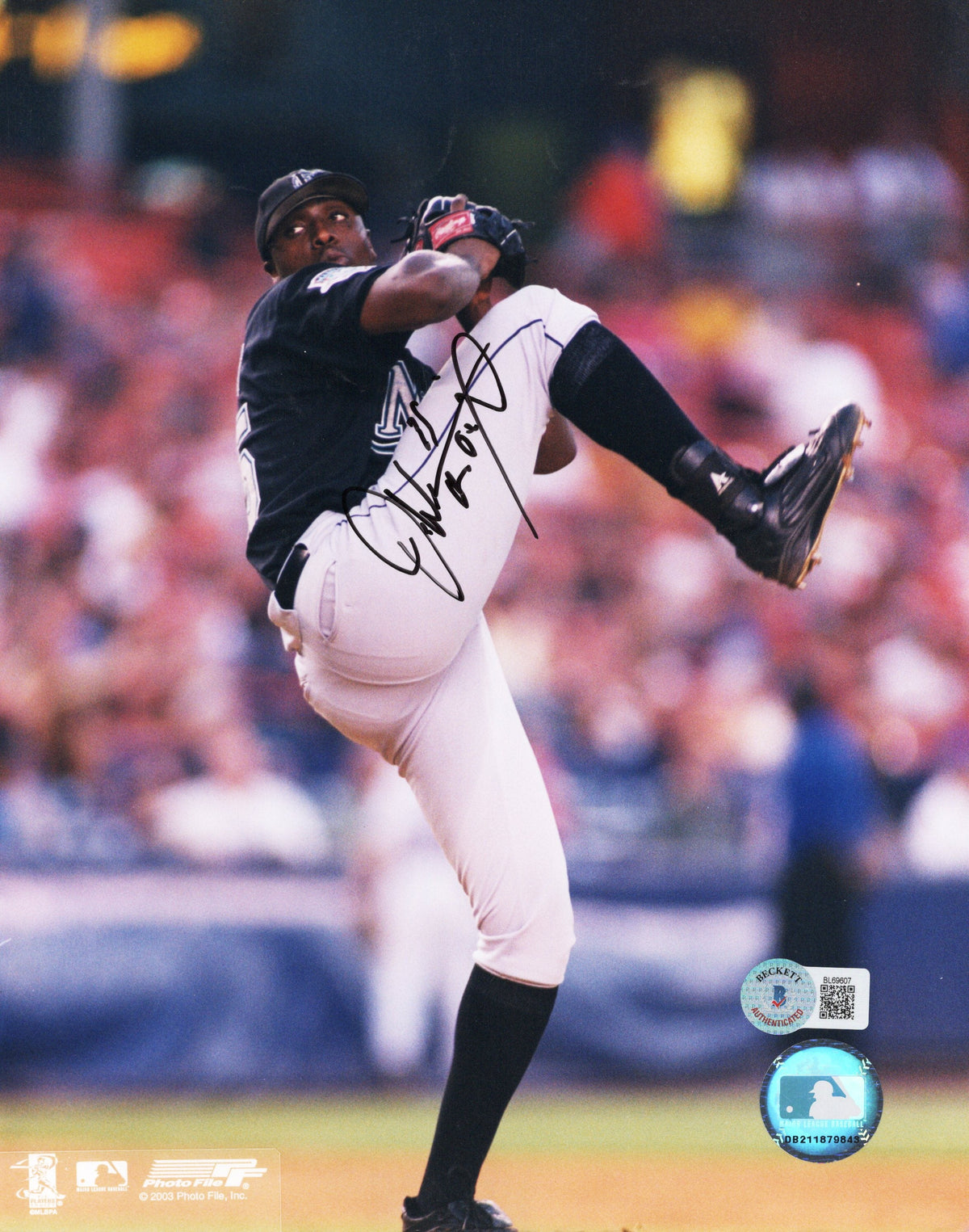 Dontrelle Willis Signed Florida Marlins 8x10 Photo - Beckett-Powers Sports Memorabilia