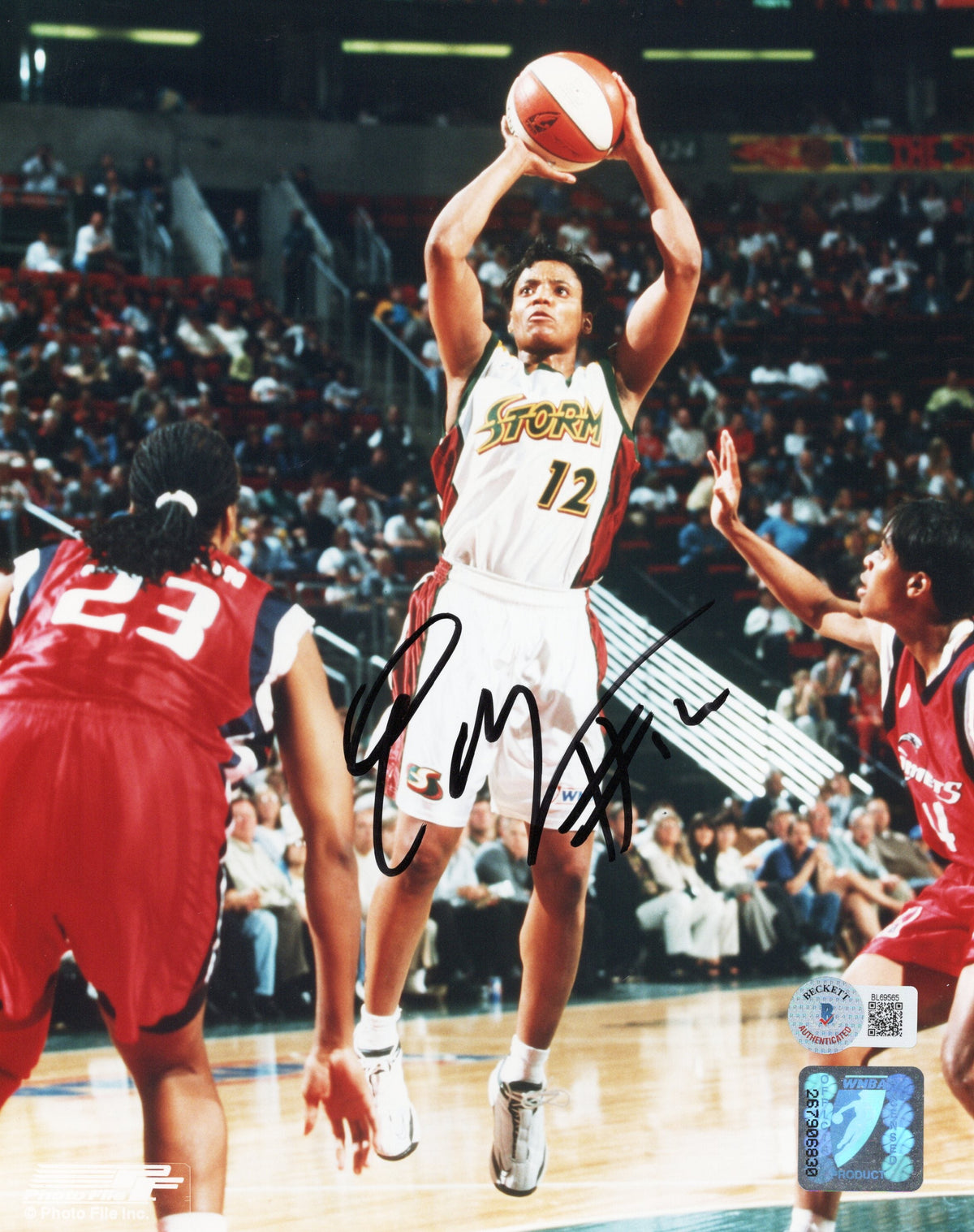 Edna Campbell Signed WNBA Seattle Storm 8x10 Photo - Beckett-Powers Sports Memorabilia