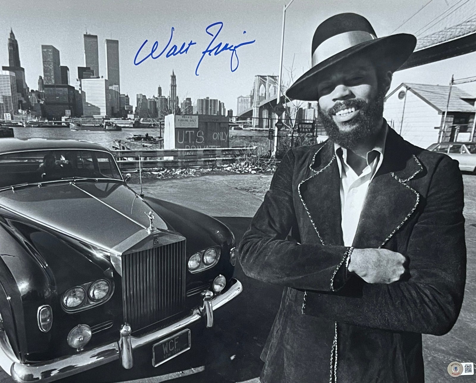 Walt Frazier Signed New York Knicks 16x20 Photo – Beckett Authenticated-Powers Sports Memorabilia