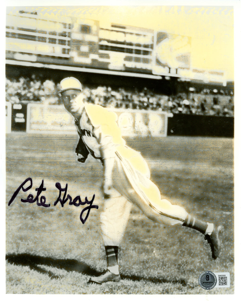 Pete Gray St Louis Browns Signed 8x10 Photo - Beckett Beckett-Powers Sports Memorabilia