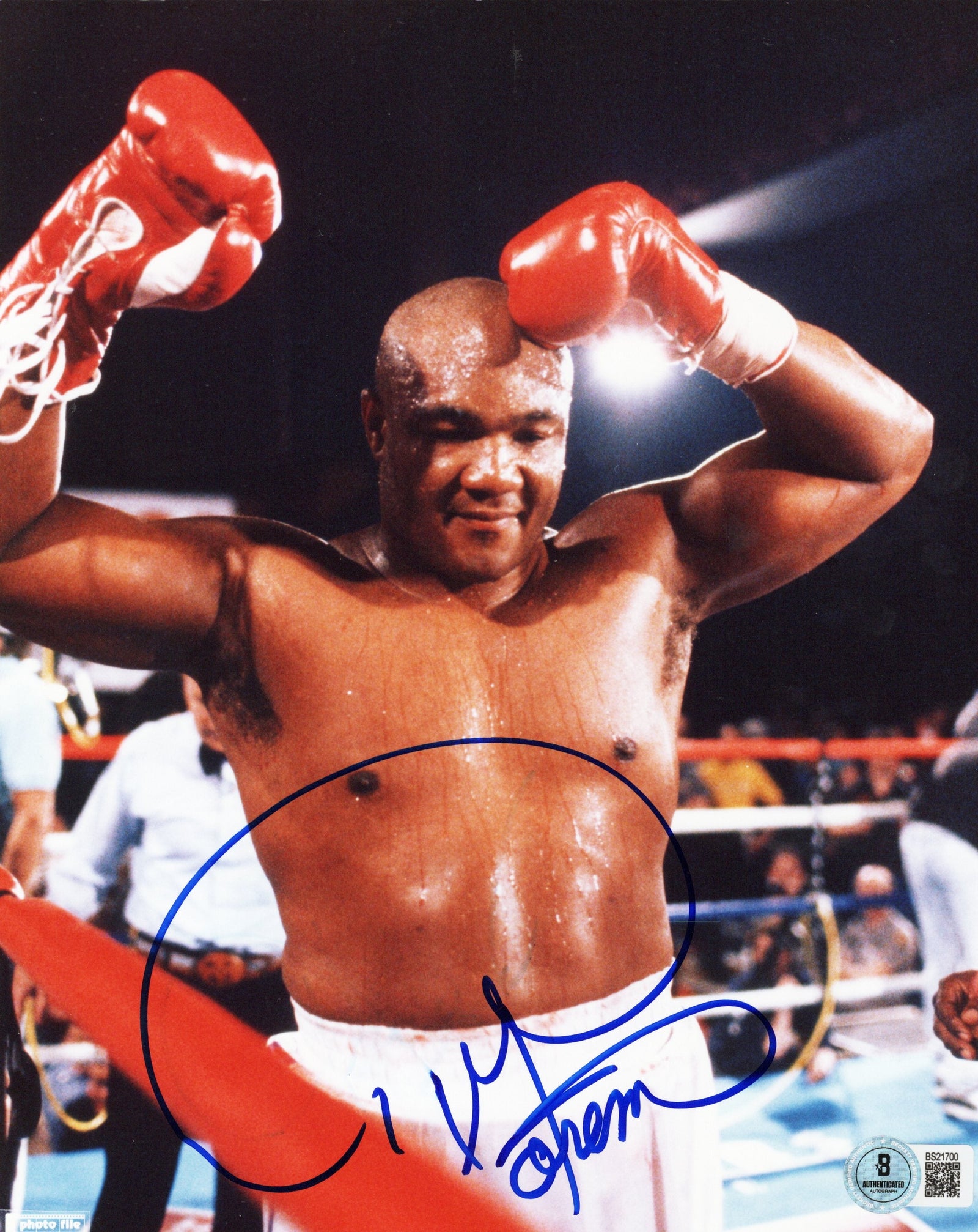 George Foreman Signed Boxing World Champ 8x10 Photo – Beckett
