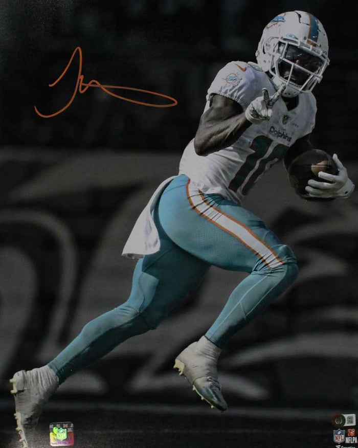Tyreek Hill Autographed Miami Dolphins 16x20 photo – Beckett Authenticated