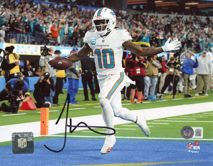 Tyreek Hill Signed Miami Dolphins 8x10 Photo – Beckett Authenticated