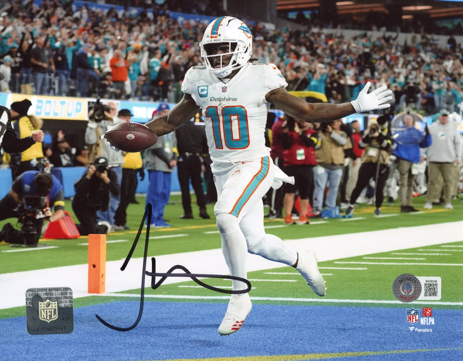 Tyreek Hill Signed Miami Dolphins 8x10 Photo – Beckett Authenticated-Powers Sports Memorabilia