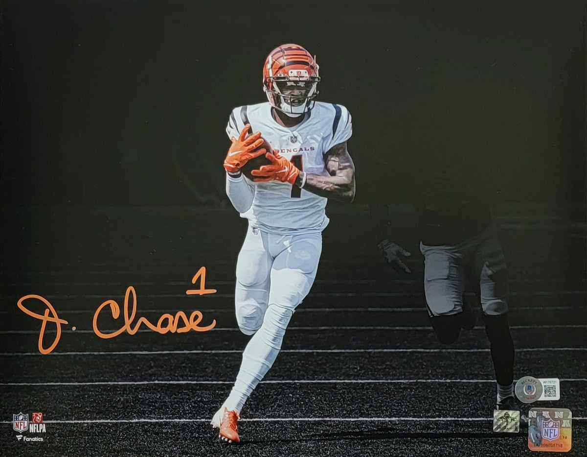 Ja'Marr Chase Signed Cincinnati Bengals Spotlight 11x14 Photo - Beckett-Powers Sports Memorabilia