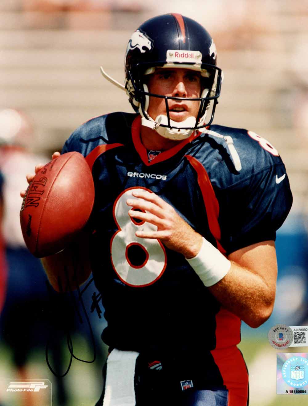 Jeff Lewis Denver Broncos Signed 8x10 Photo - Beckett Beckett - 50427-Powers Sports Memorabilia