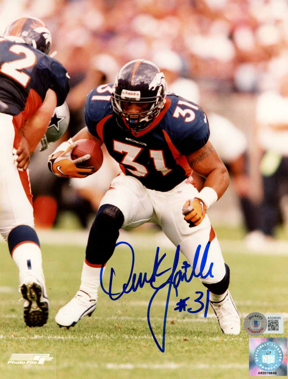 Derek Loville Denver Broncos Signed 8x10 Photo - Beckett Beckett - 50424-Powers Sports Memorabilia