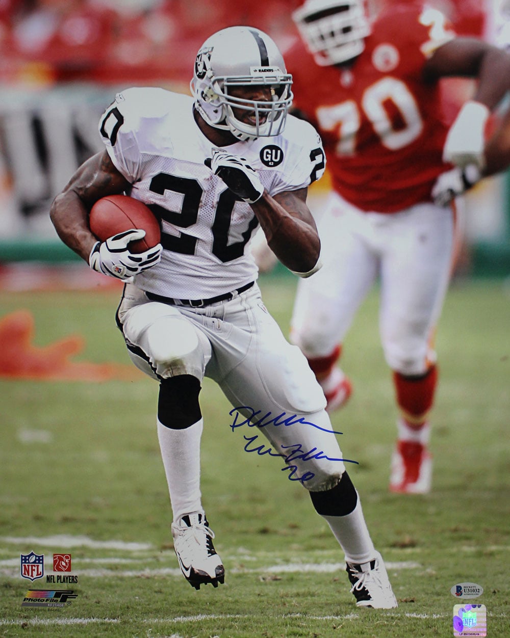 Darren McFadden Oakland Raiders Signed 16x20 Photo Beckett-Powers Sports Memorabilia