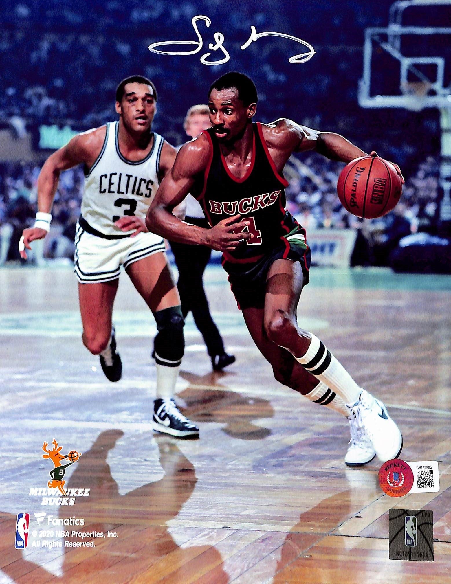 Sidney Moncrief Signed Milwaukee Bucks 8x10 Photo – Photo Variation 5 – Beckett Authenticated-Powers Sports Memorabilia
