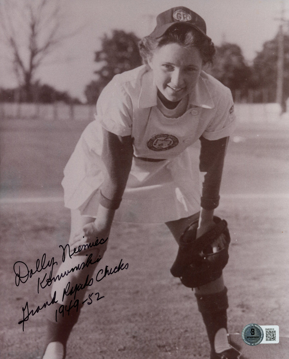 Dolly Niemiec Grand Rapids Chicks Signed 8x10 Photo - 1949-52 Beckett-Powers Sports Memorabilia